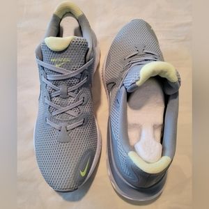 Nike Womens Renew Run